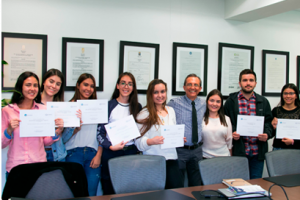 Fotografía de estudiantes beneficiados para apoyo en pago de matrículas por el Fondo de Solidaridad CES